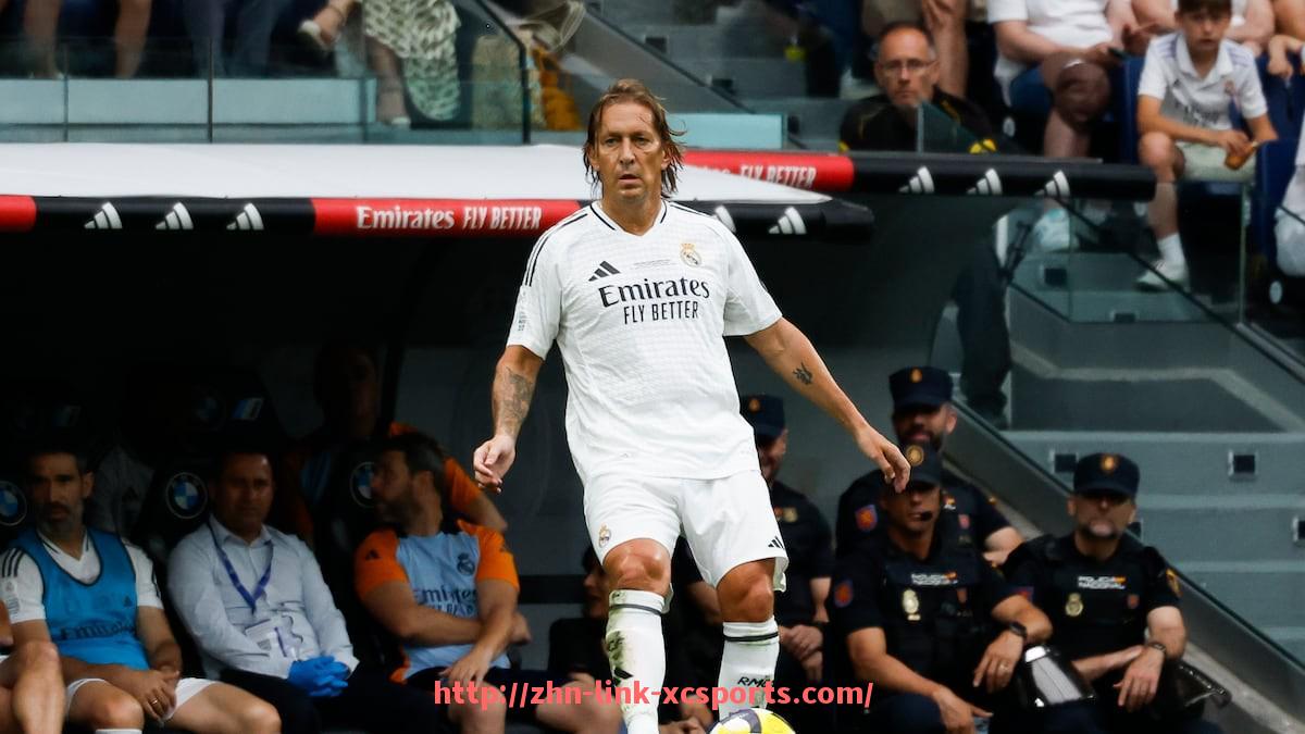 杏彩体育-世俱杯官方比赛用球演变史及各版本性能对比